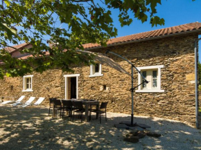 Modern Cottage in Chaleix with Swimming Pool, Chalais